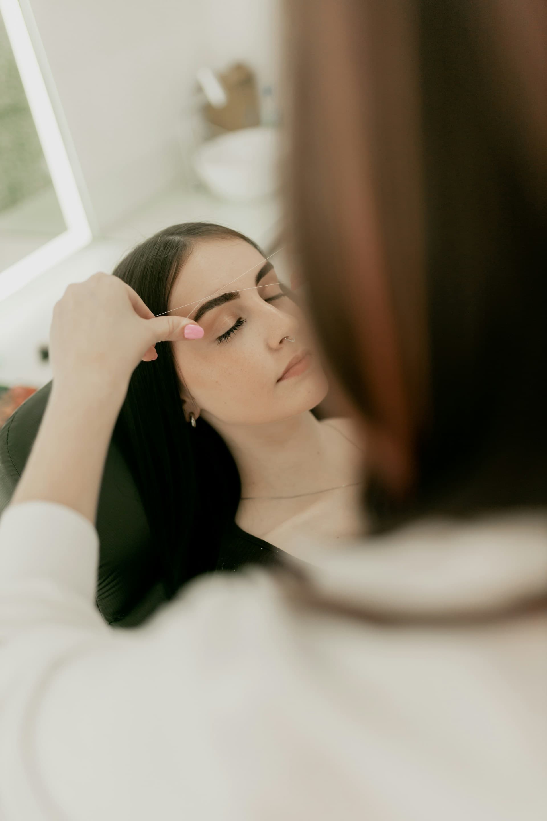 Mobile Augenbrauen & Brow-Styling zu Hause buchen