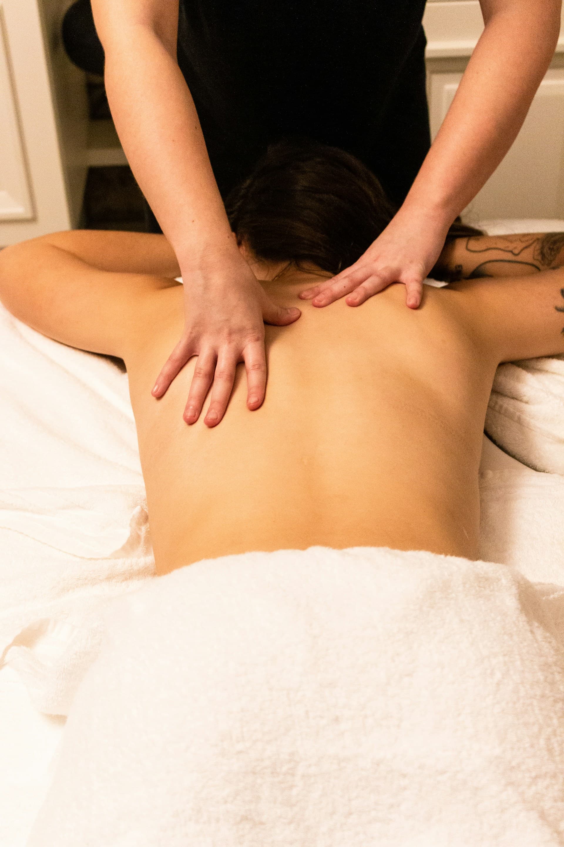 Vergleich Rückenmassage und Ganzkörpermassage